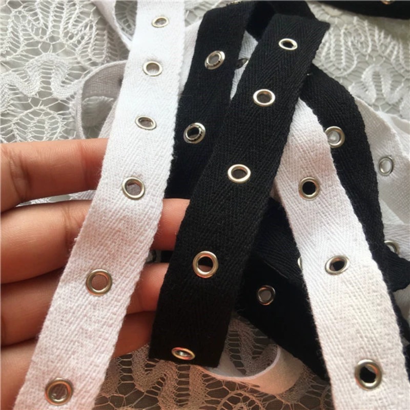 Sewing Eyelet Fabric - Черно-белая хлопчатобумажная тесьма с металлическими пуговицами,
