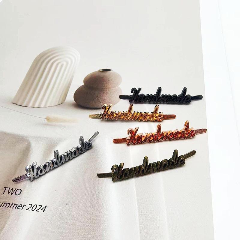 Металлические буквы-наклейки р – обзор и цена Sewing Labels