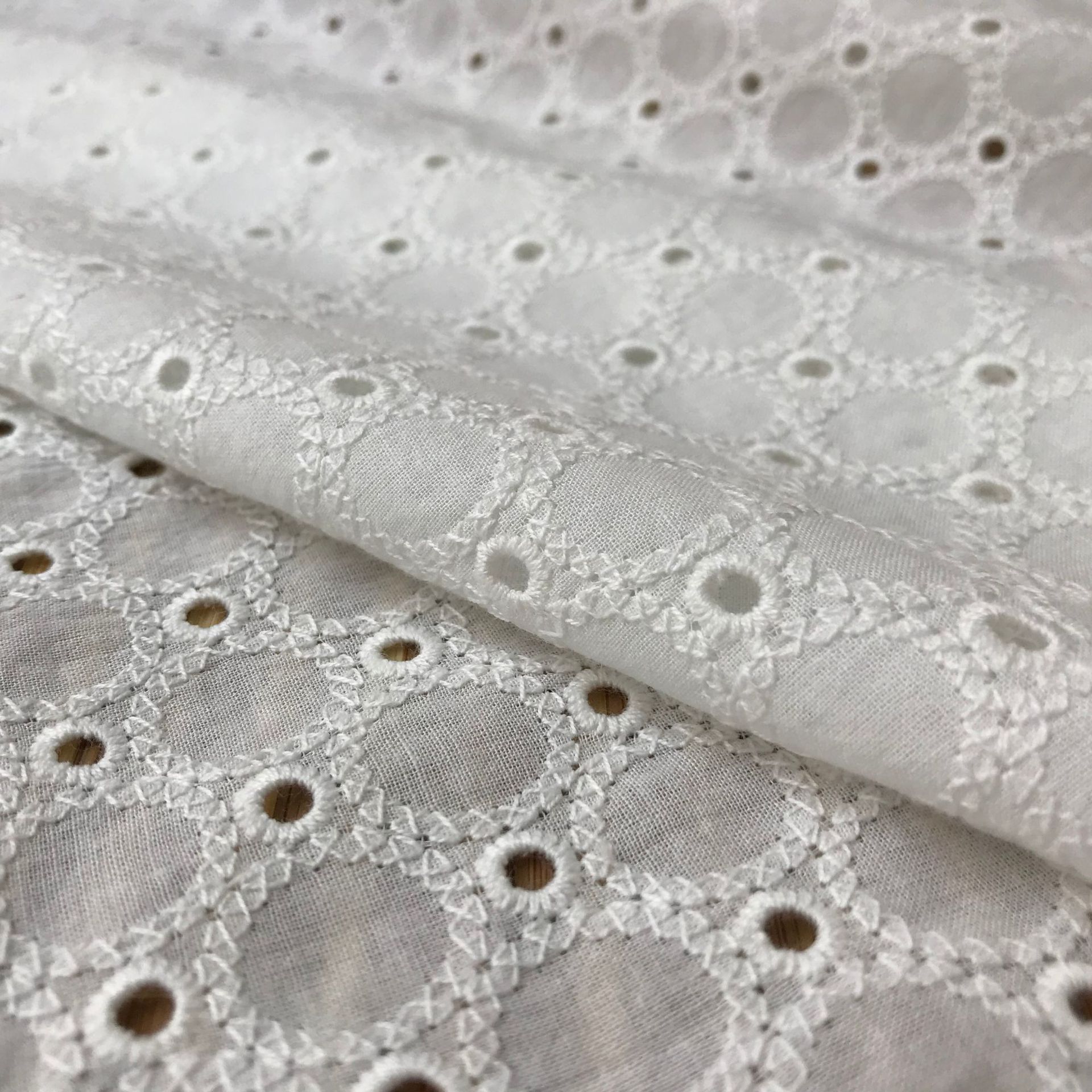 Хлопковая джинсовая ткань с ме – обзор и цена Sewing Eyelet Fabric
